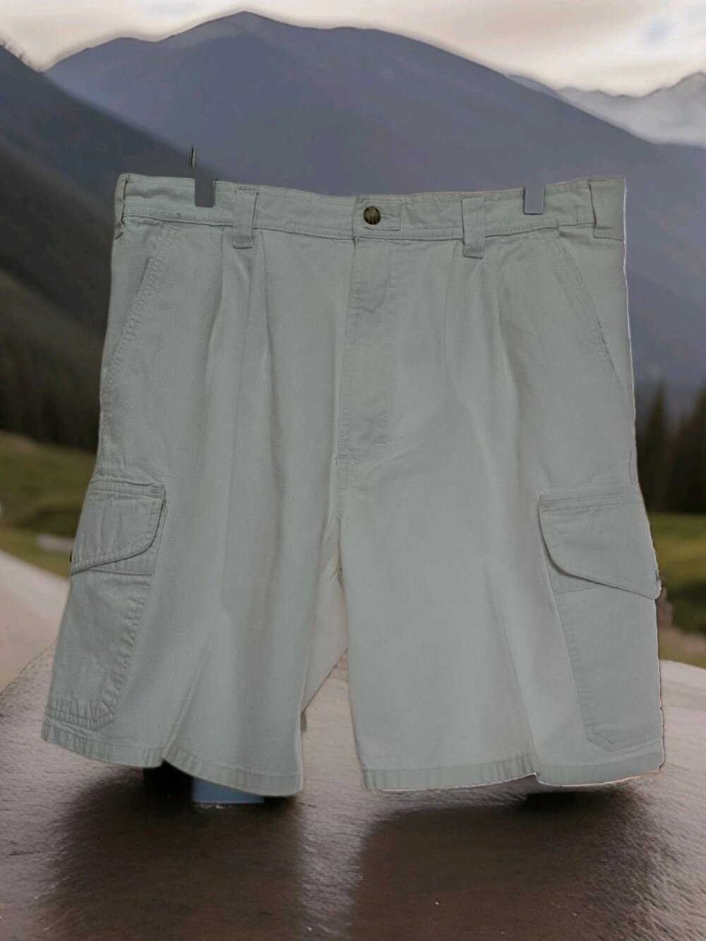 Woolrich Vintage White Canvas Pleated Cargo Shorts 36